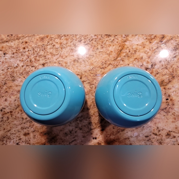 2 Swig Wine Thermal Glasses w Lids - Picture 2 of 4